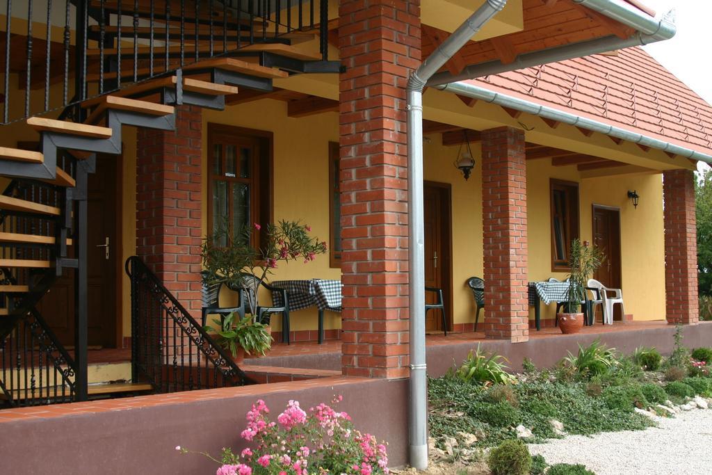 Nosztalgia Vendeghaz Ξενοδοχείο Zalaegerszeg Εξωτερικό φωτογραφία